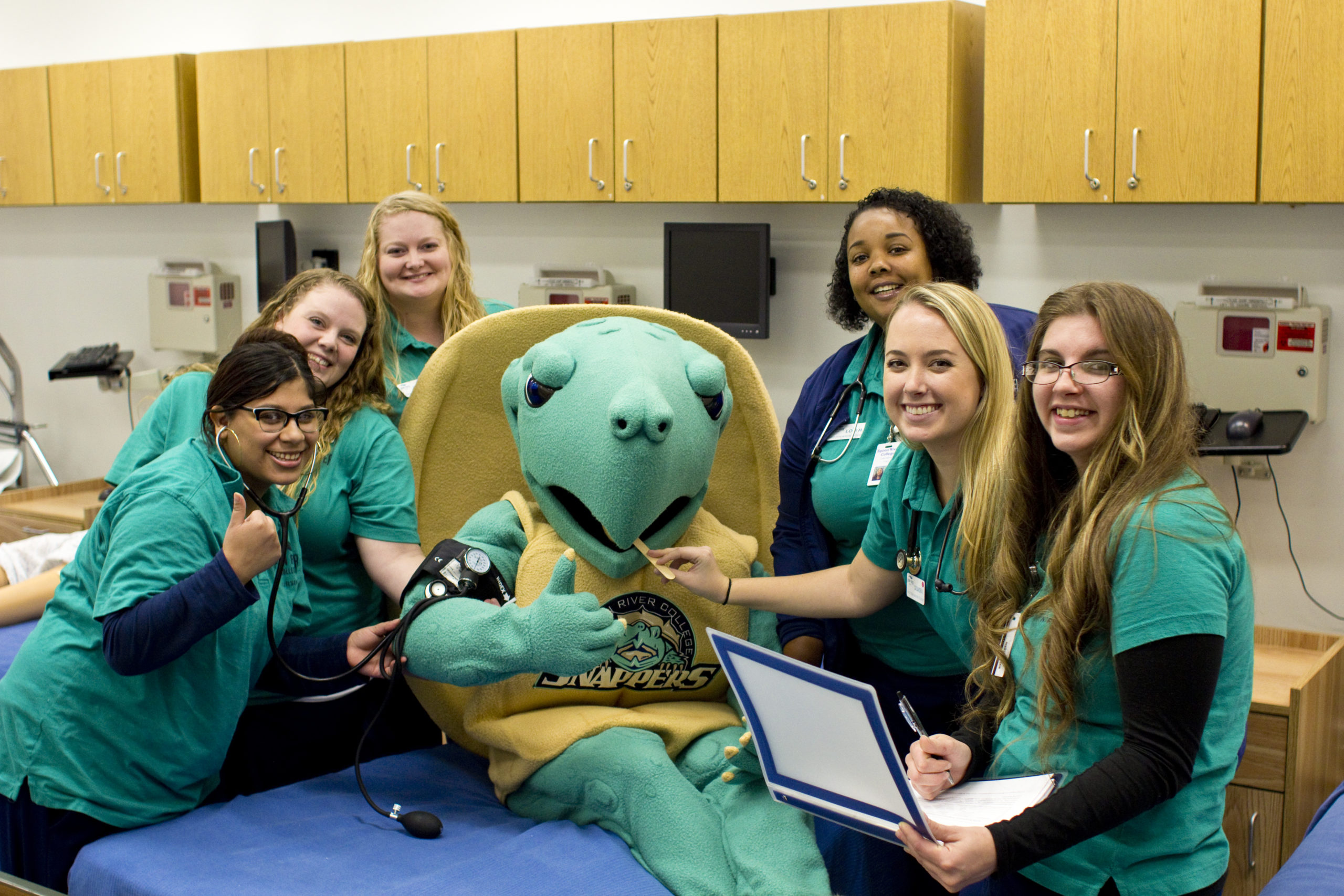 healthcare students with SRC mascot, Sheldon