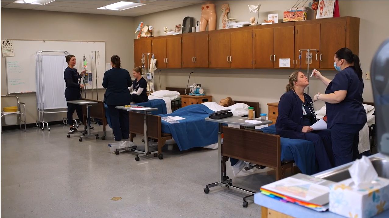 Nurses, nursing students, and nursing assistant students working in practice stations