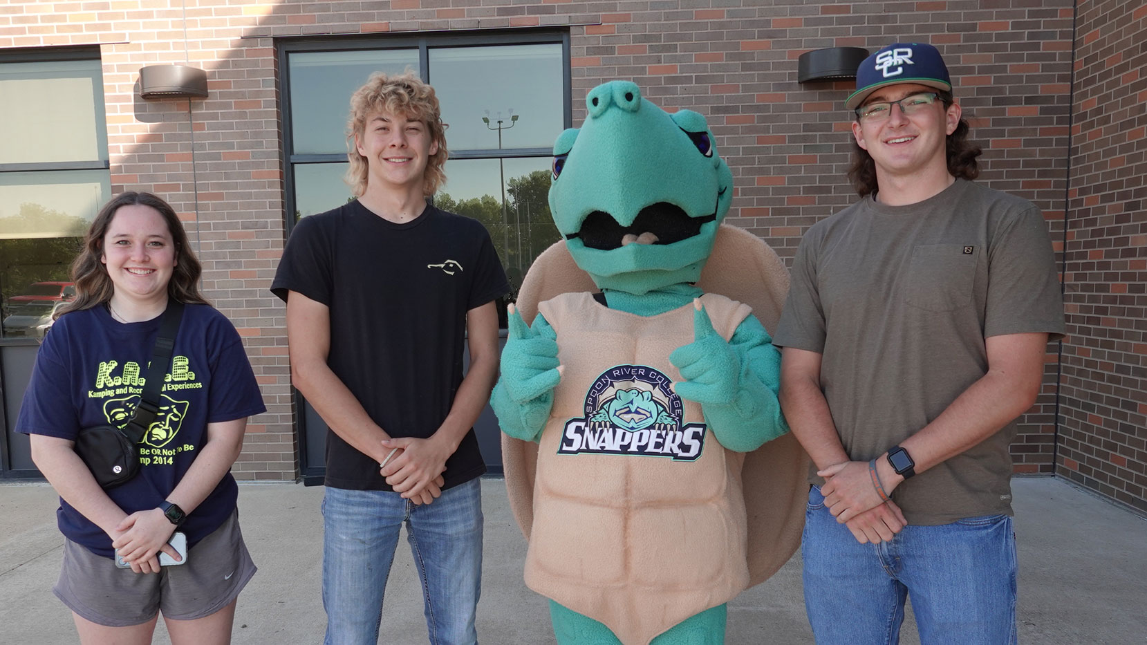 students with SRC's mascot, Sheldon