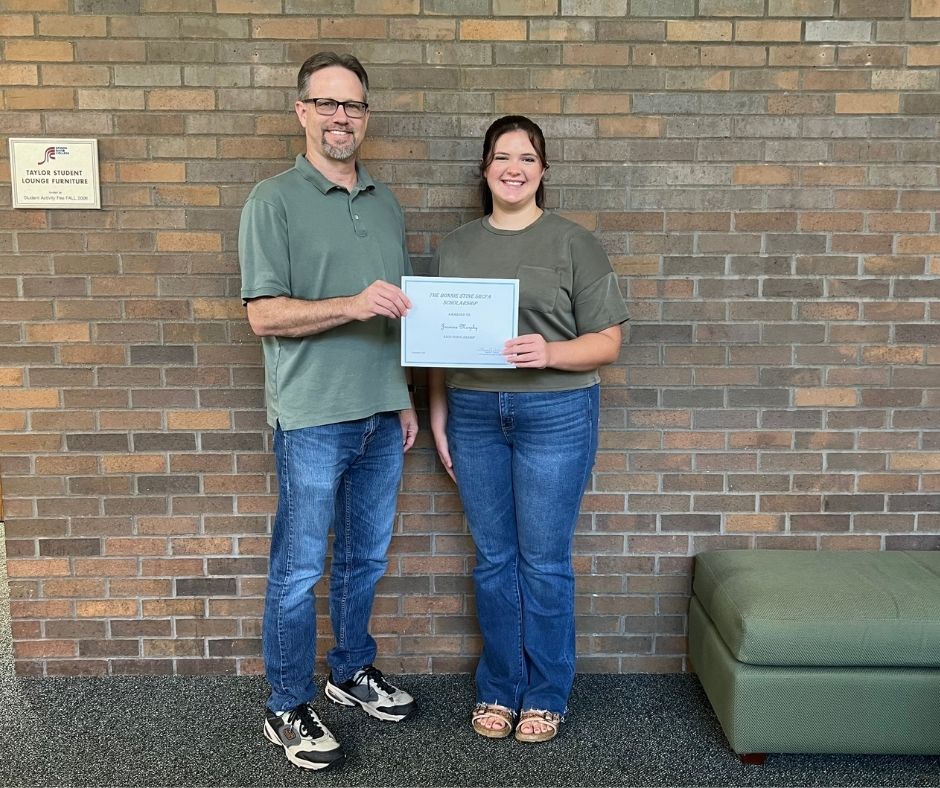 Jasmine Murphy of Lewistown Awarded the Spoon River College  Bonnie Stine SRCFA Scholarship